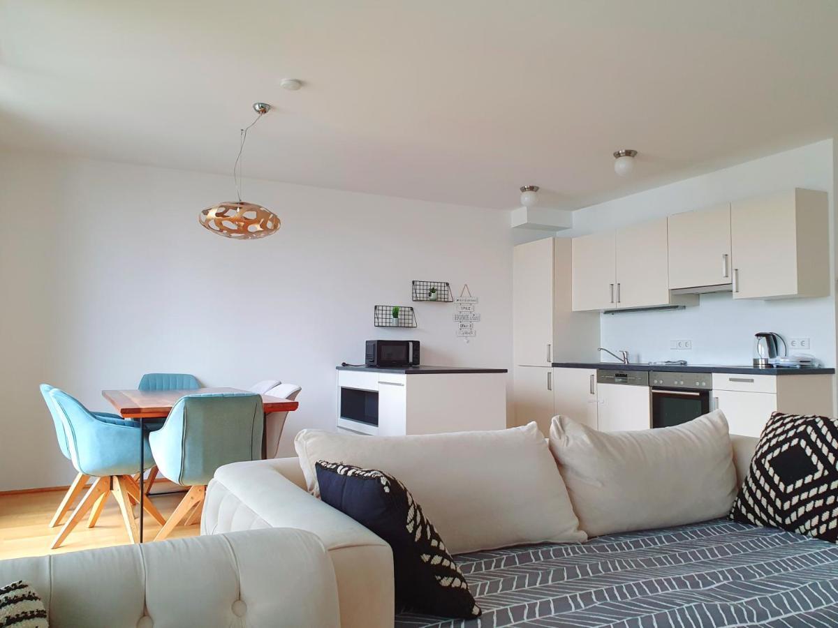Near Lake Two Bedroom Duplex Apartment Bécs Kültér fotó
