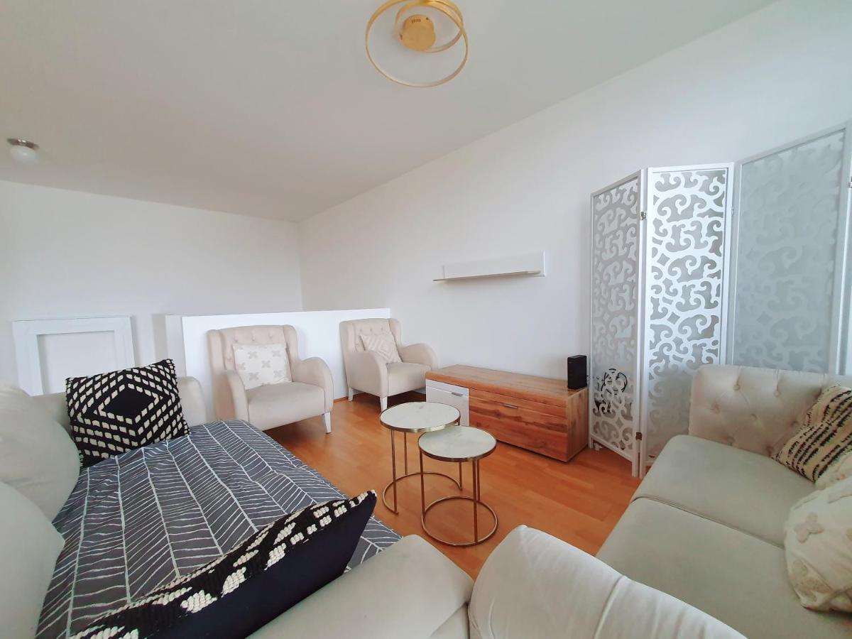 Near Lake Two Bedroom Duplex Apartment Bécs Kültér fotó