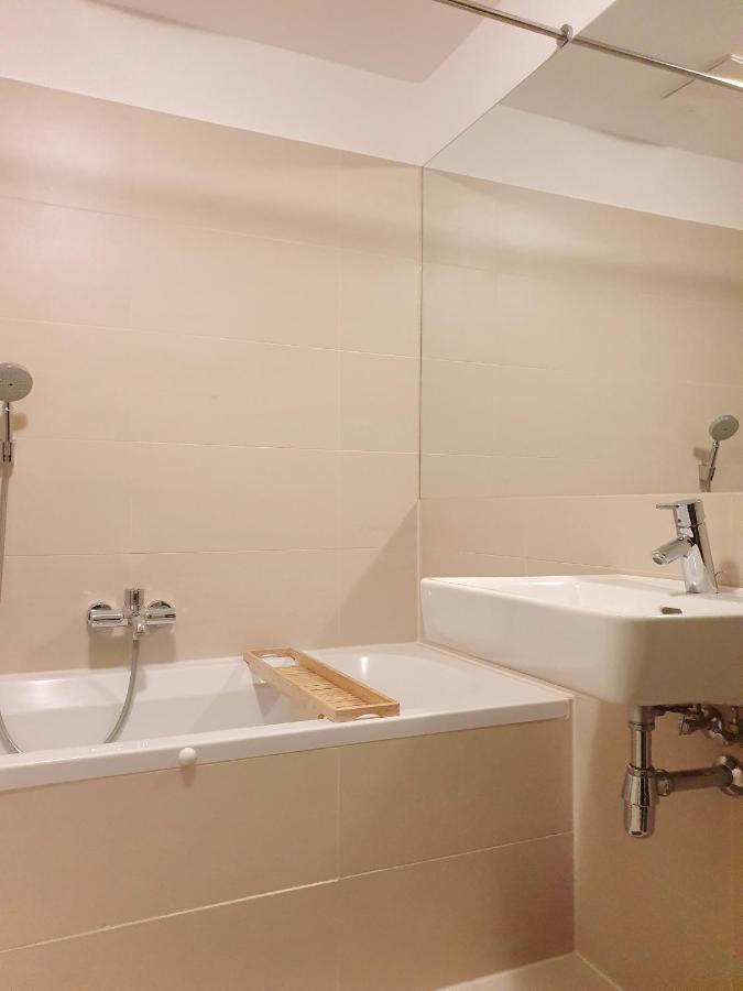 Near Lake Two Bedroom Duplex Apartment Bécs Kültér fotó